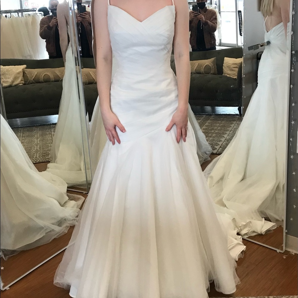 Pretty wedding dress. Size 8.